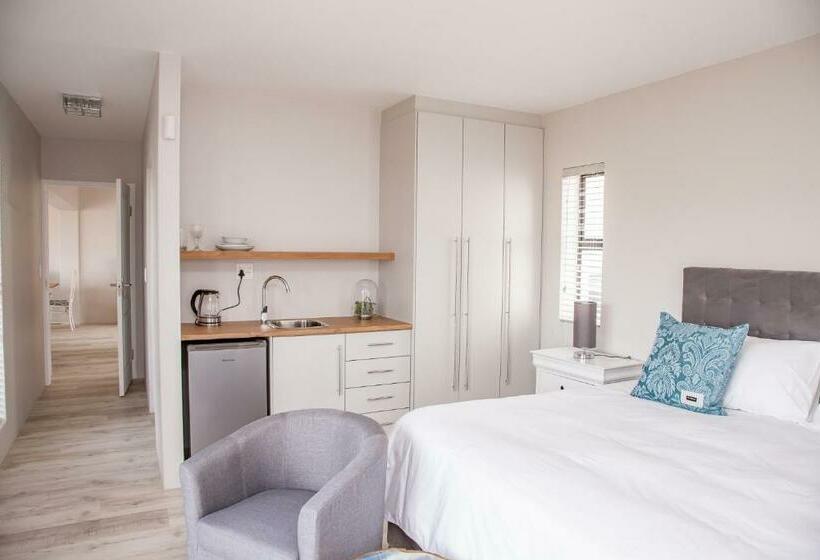 ペンション Paradise Found