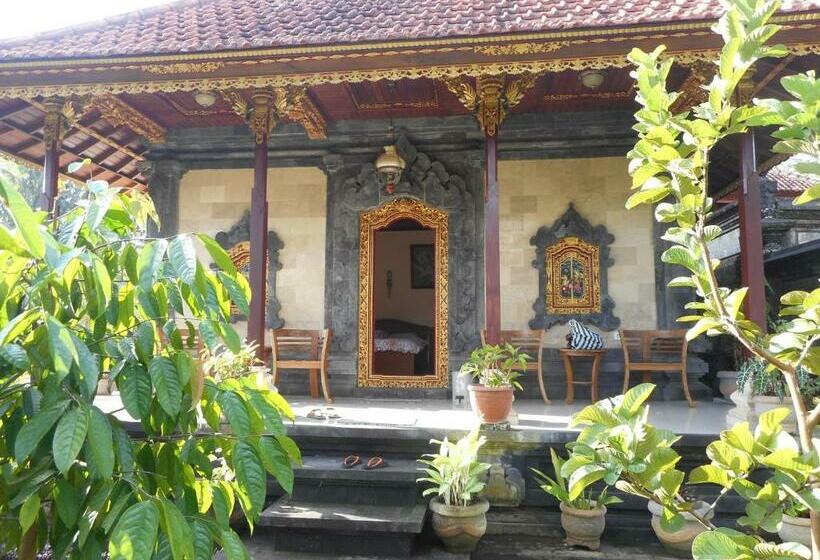 פנסיון Puri Agung Family