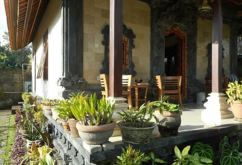 פנסיון Puri Agung Family