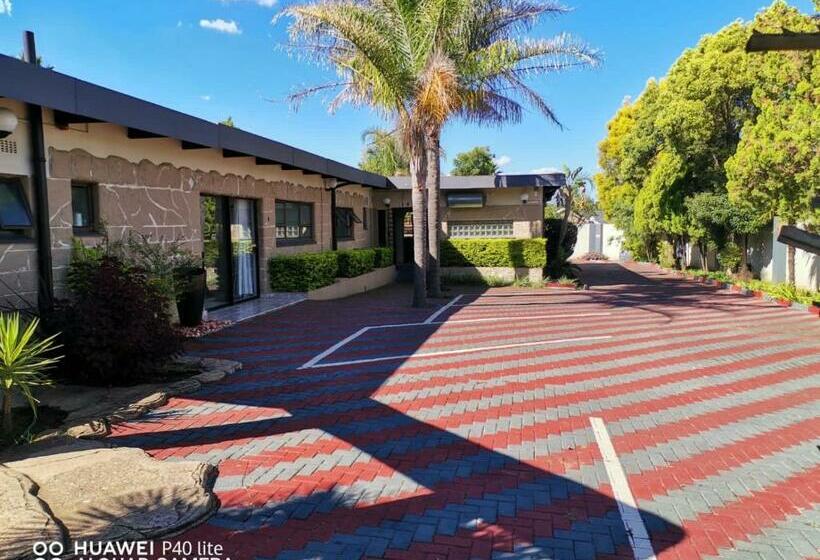 膳宿费 The Outlook Guest House