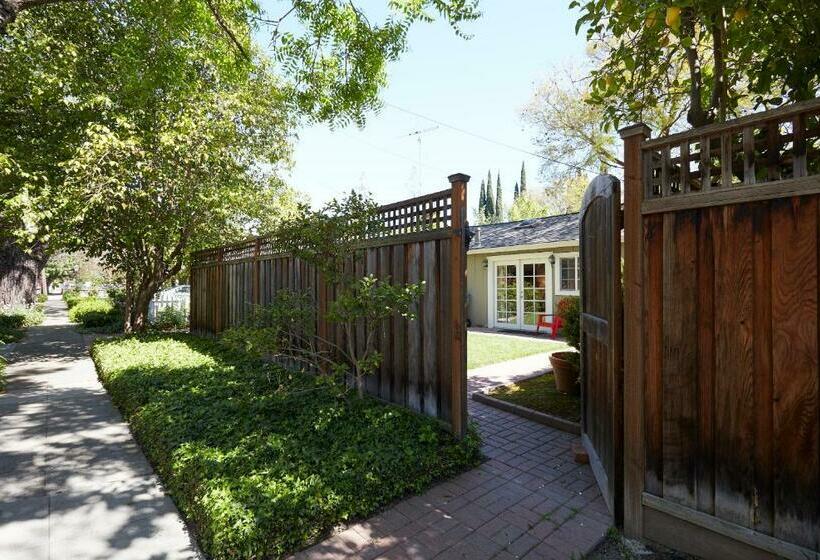 Pansiyon Willow Glen Private Studio   1 Queen Bed And 1 Queen Inflatable