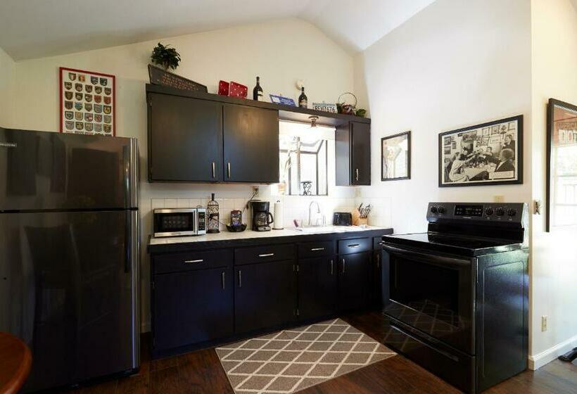 Pansiyon Willow Glen Private Studio   1 Queen Bed And 1 Queen Inflatable