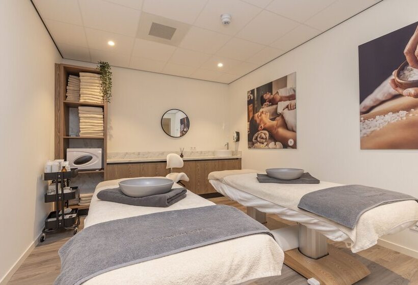 Fletcher Familiehotel De Hunzebergen