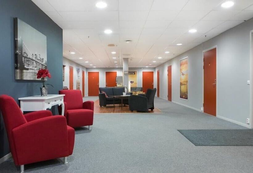 هتل Aalesund Airport