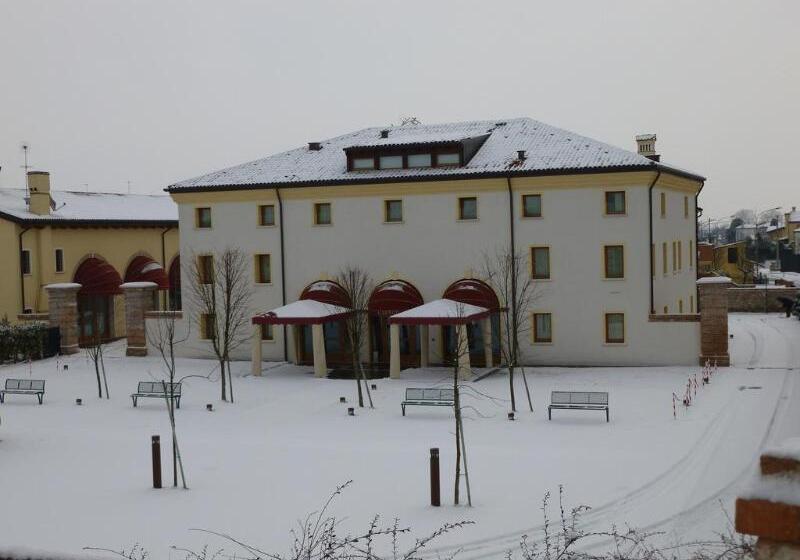 ホテル Albergo Antica Corte Marchesini