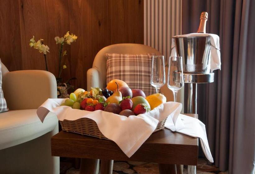 هتل Alexander Charme