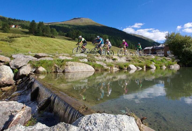 هتل Alexander Charme