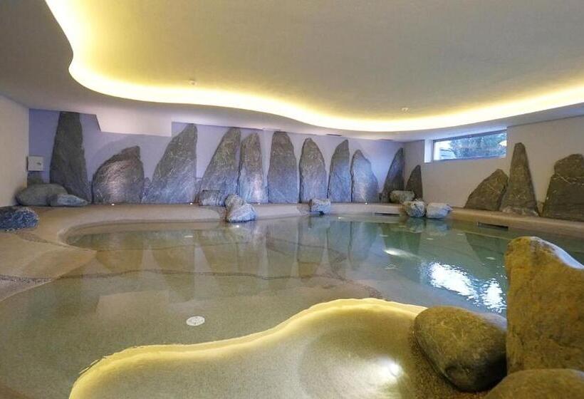 هتل Alexander Charme