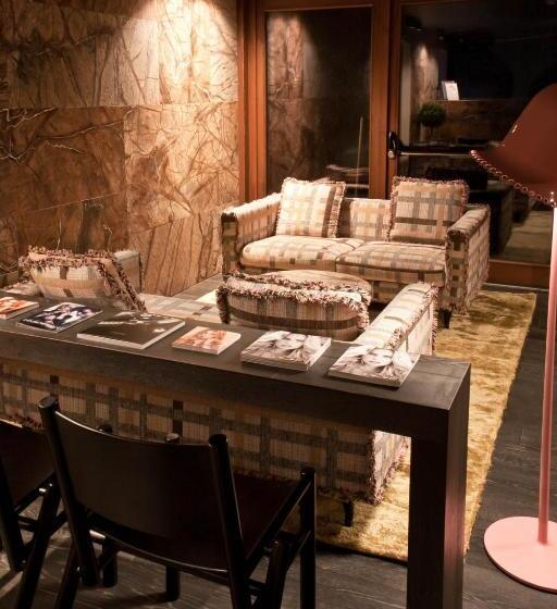 هتل Alexander Charme