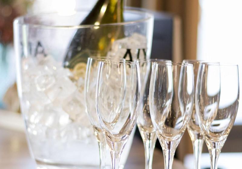 هتل Auberge Du Bonheur