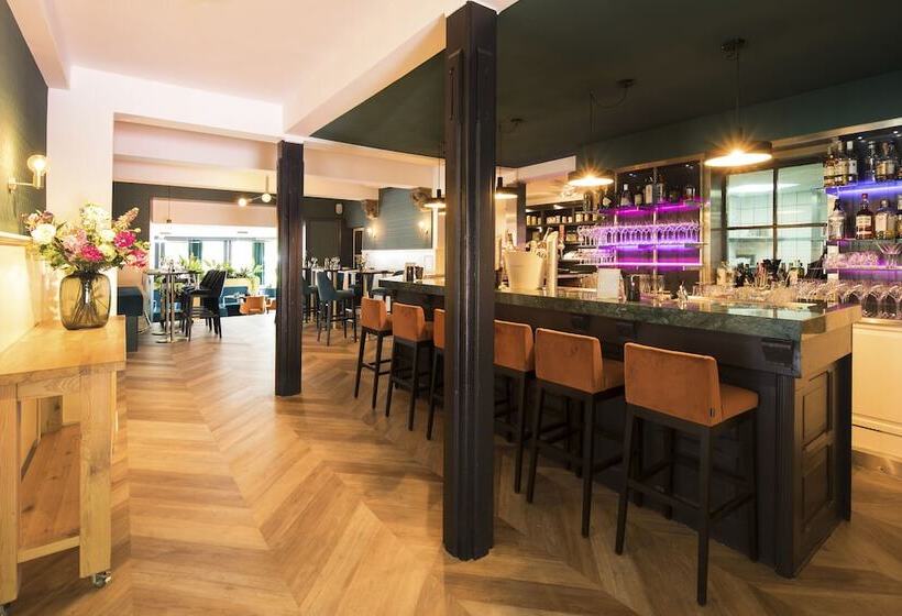 هتل Auberge Du Bonheur