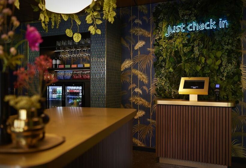 هتل Auberge Du Bonheur