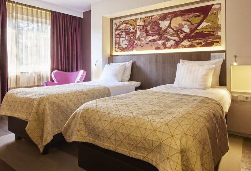 هتل Auberge Du Bonheur