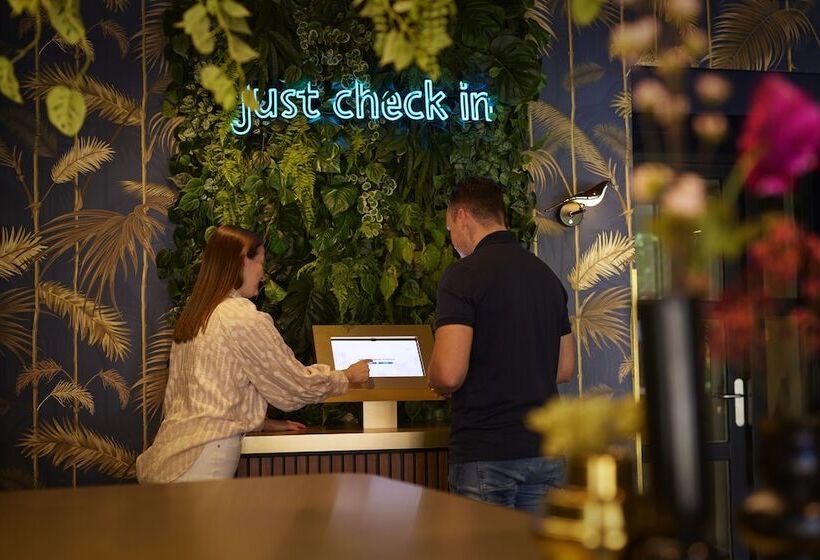 هتل Auberge Du Bonheur