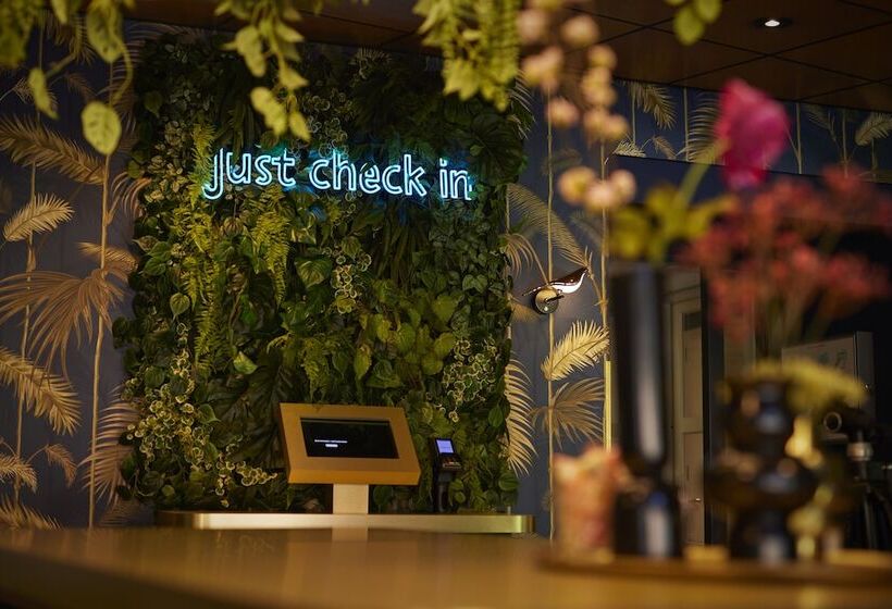 هتل Auberge Du Bonheur