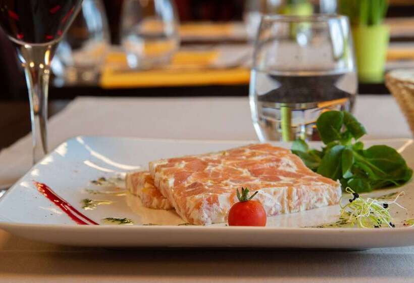 Brit Hotel Saint Méen Le Grand En Brocéliande