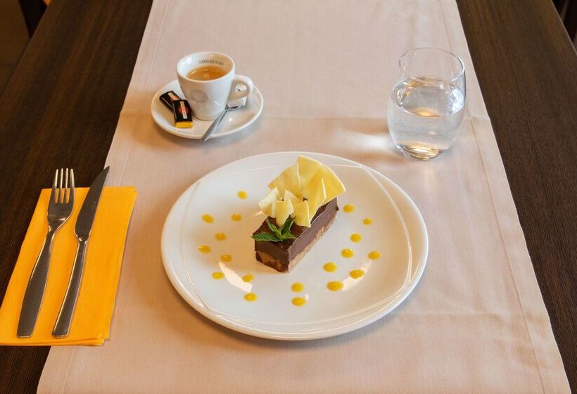 Brit Hotel Saint Méen Le Grand En Brocéliande