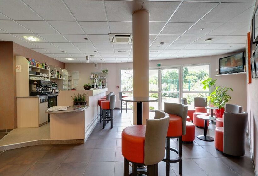 Brit Hotel Saint Méen Le Grand En Brocéliande