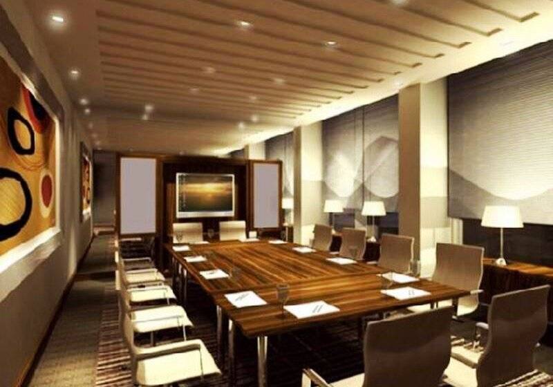 Отель Centro Al Manhal by Rotana