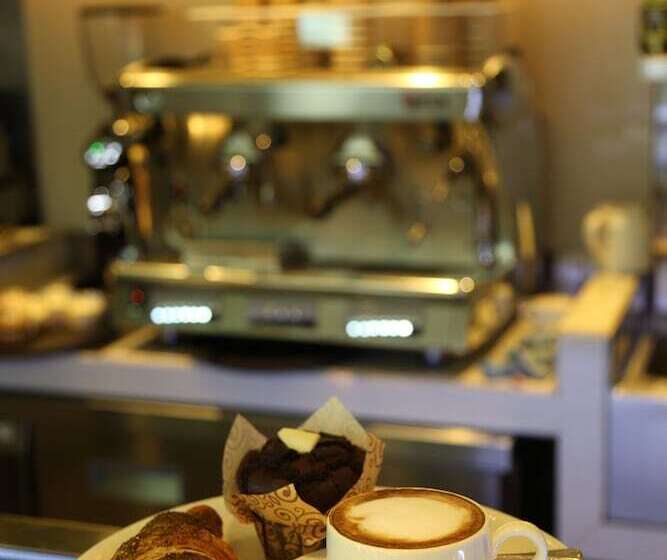 Отель Centro Al Manhal by Rotana