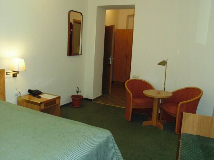 Отель Curtea Brasoveana