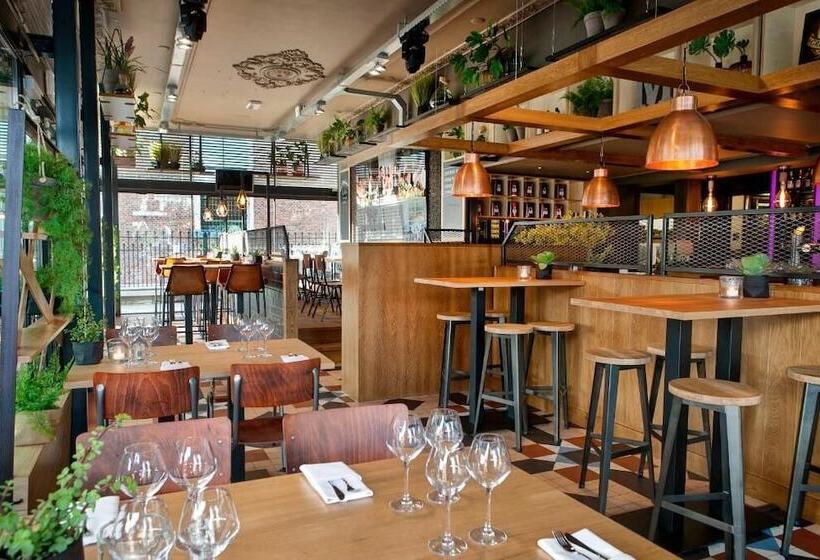 Отель De Schout