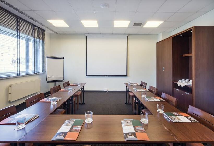 هتل Desilva Inn Katowice Airport