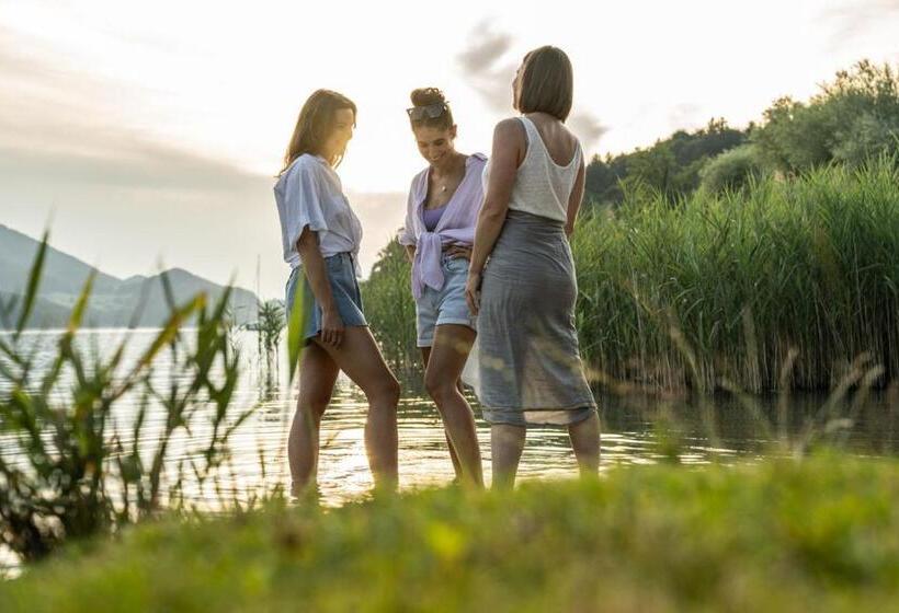 فندق Ebner S Waldhof Am See Resort & Spa