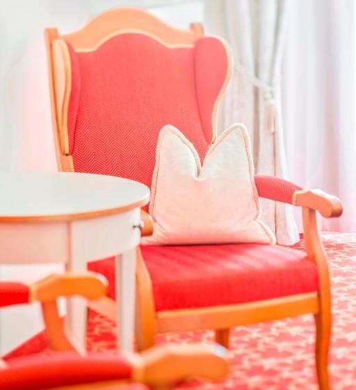فندق Ebner S Waldhof Am See Resort & Spa