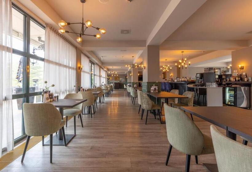 Fletcher Familiehotel De Hunzebergen