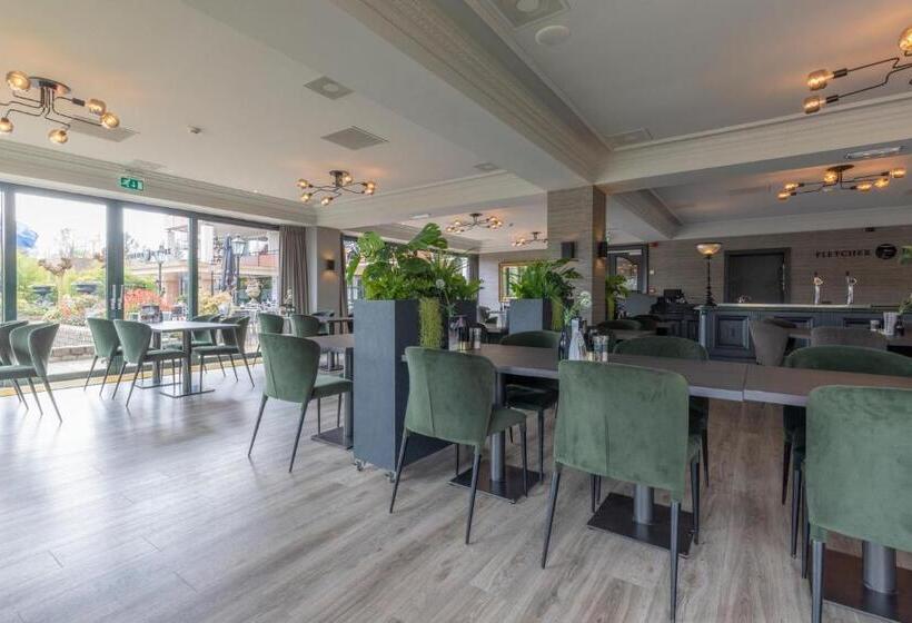 Fletcher Familiehotel De Hunzebergen