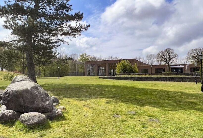 Fletcher Familiehotel De Hunzebergen