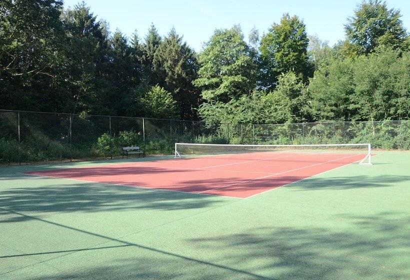 Fletcher Familiehotel De Hunzebergen