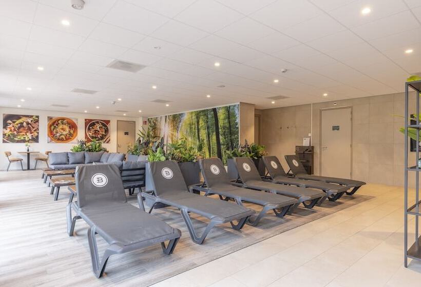 Fletcher Familiehotel De Hunzebergen