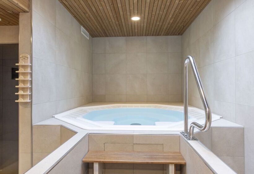 Fletcher Familiehotel De Hunzebergen