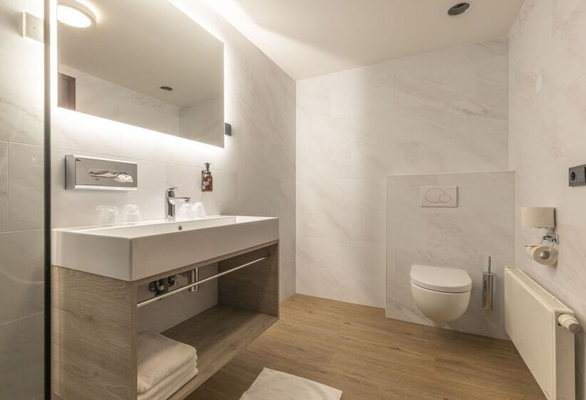 Fletcher Familiehotel De Hunzebergen