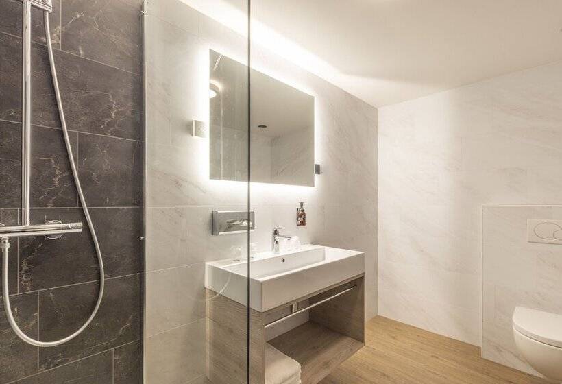 Fletcher Familiehotel De Hunzebergen