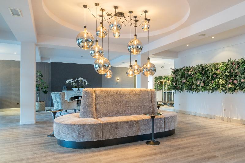 Fletcher Familiehotel De Hunzebergen