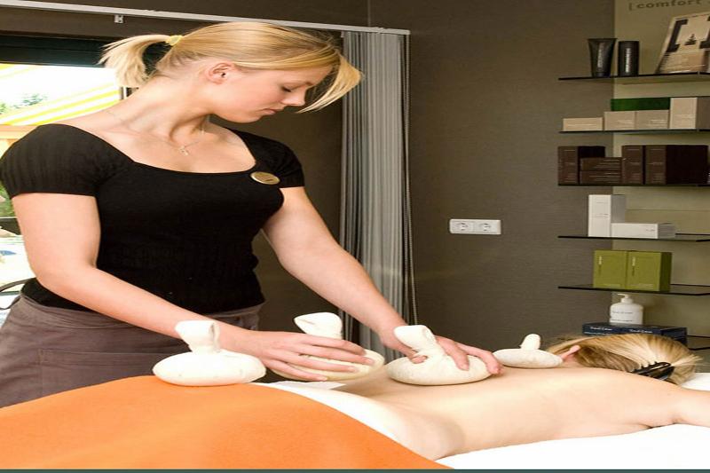 Fletcher Familiehotel De Hunzebergen