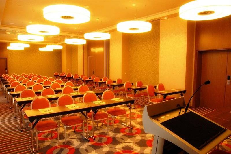 בית מלון כפרי Golden Tulip Ana Dome