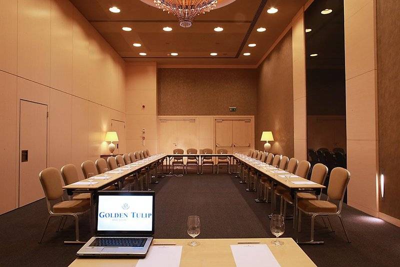 בית מלון כפרי Golden Tulip Ana Dome