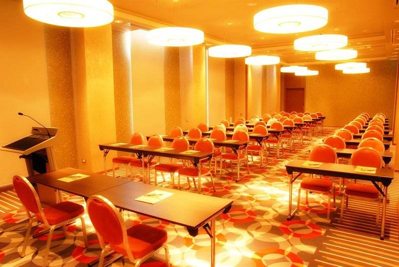 בית מלון כפרי Golden Tulip Ana Dome