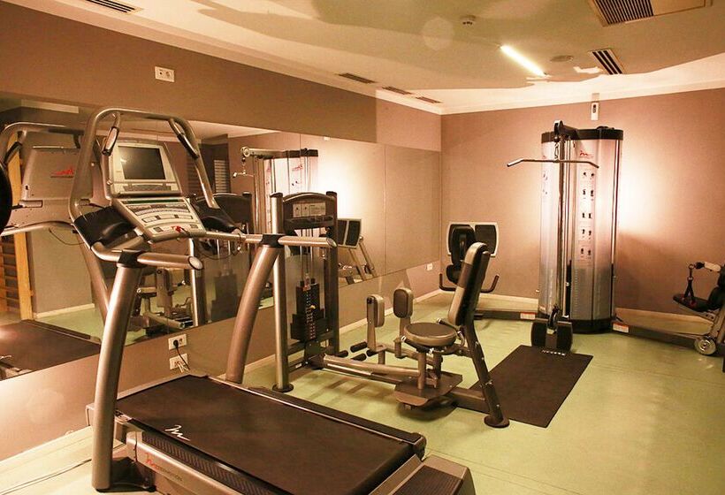 בית מלון כפרי Golden Tulip Ana Dome