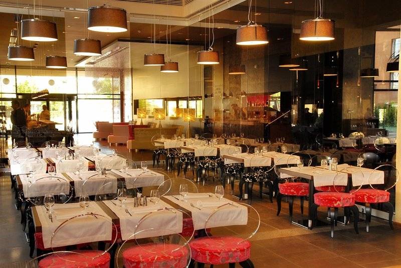 בית מלון כפרי Golden Tulip Ana Dome