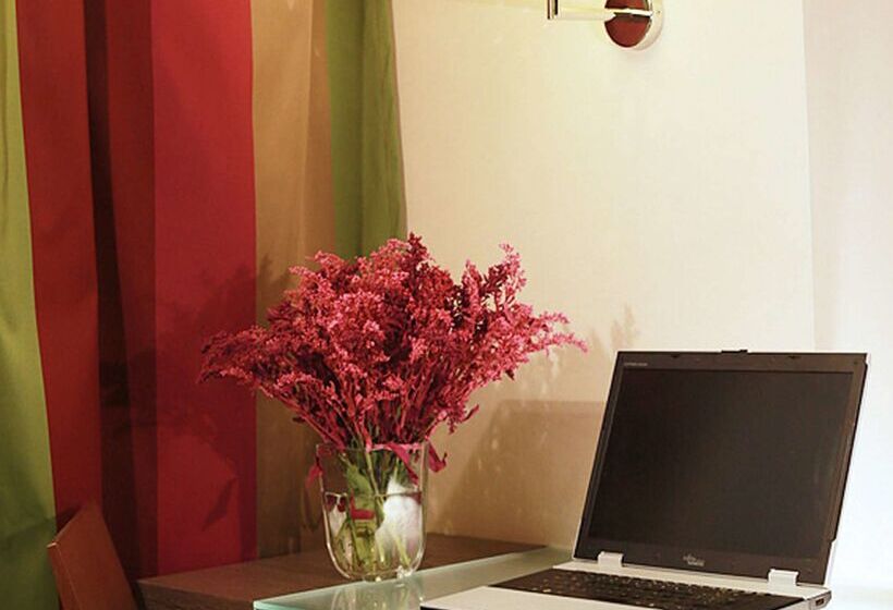 בית מלון כפרי Golden Tulip Ana Dome