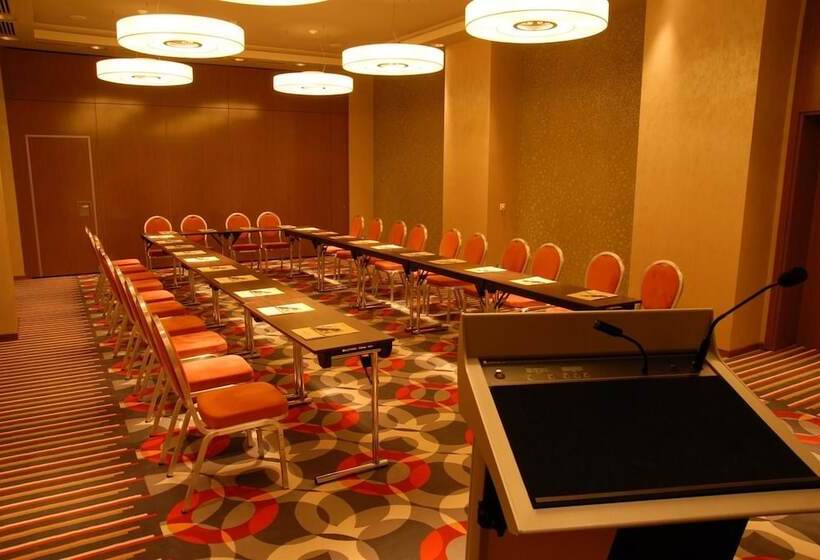 בית מלון כפרי Golden Tulip Ana Dome