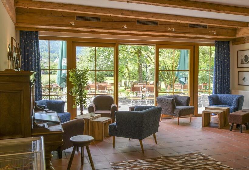 Отель Gutshof Wolfgangsee Resort & Event