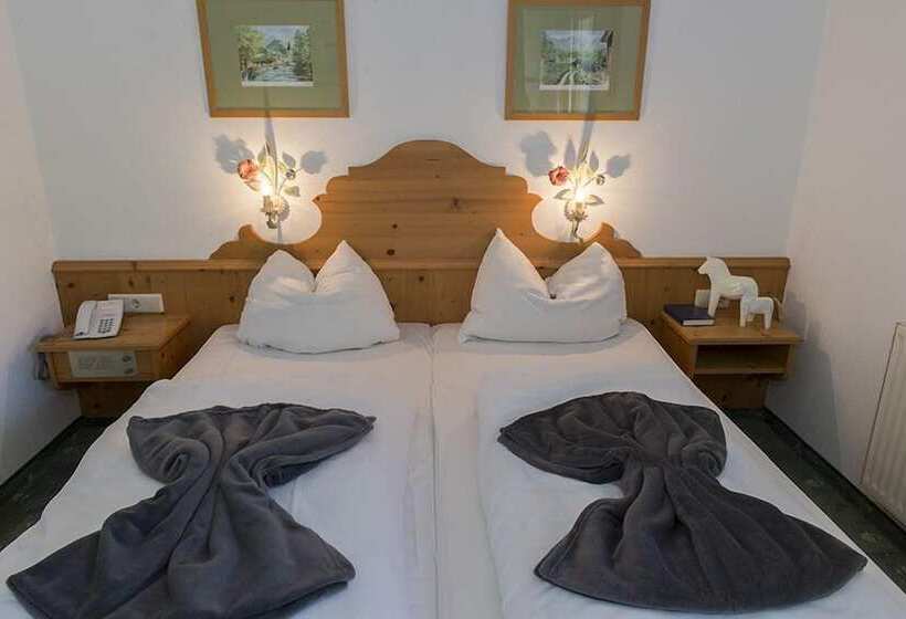 Отель Gutshof Wolfgangsee Resort & Event