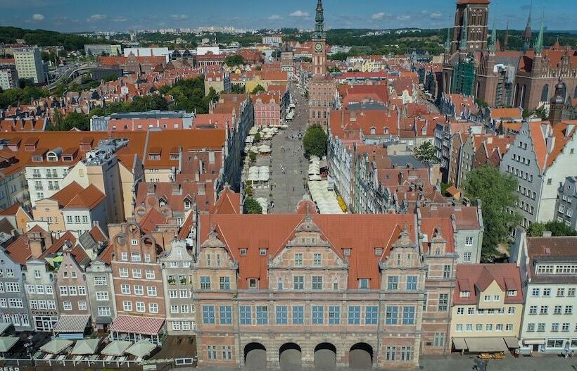 Отель Holland House Residence Old Town