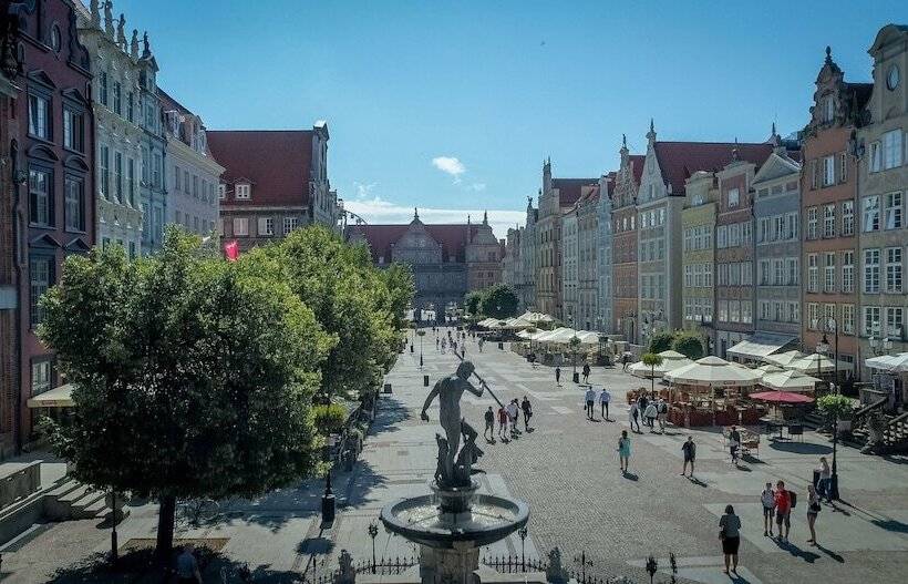 Отель Holland House Residence Old Town